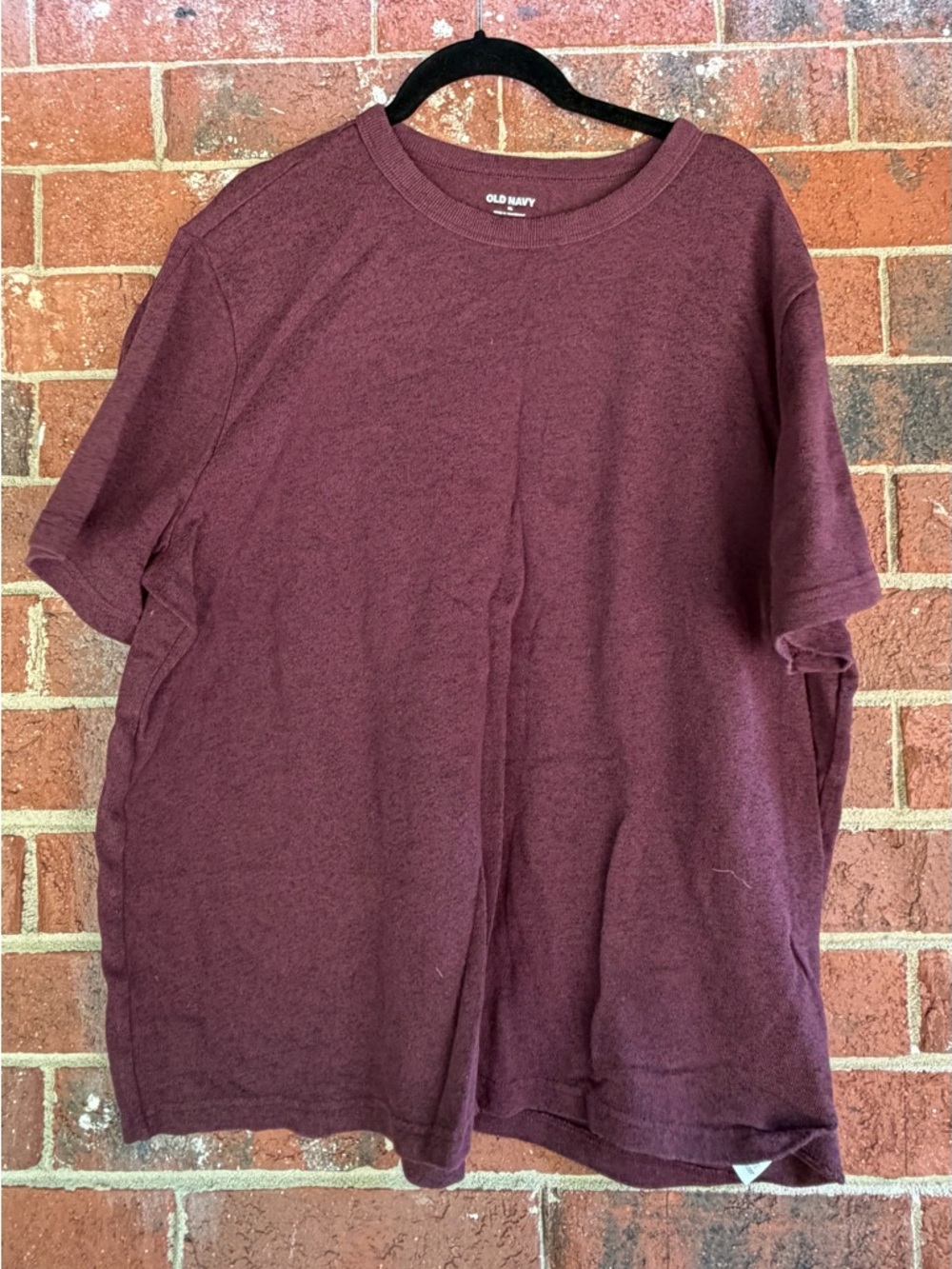 Old Navy Men's Short Sleeve Tee in Wine
